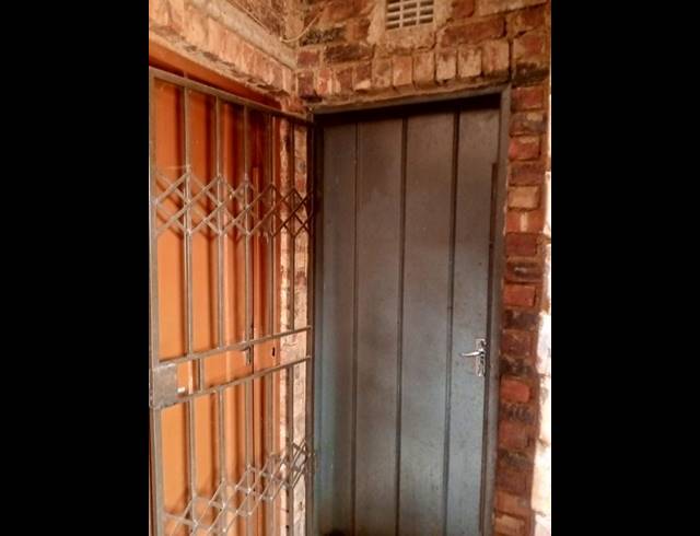 10 BEDROOM HOUSE FOR SALE IN TEMBISA